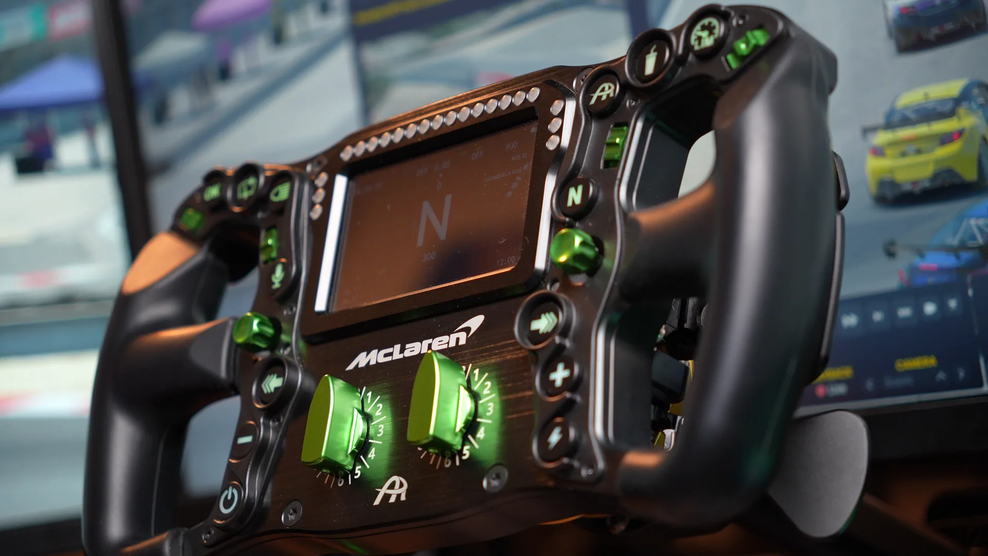 L'Ascher McLaren Artura Ultimate, mon premier volant à écran : 4 pouces, de 1 470 à 1 499 € chez les revendeurs le 29/10/2026.