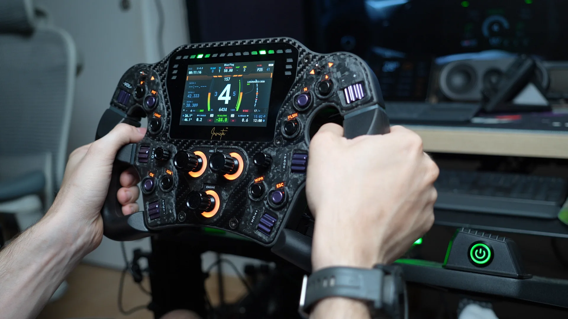 L'Invicta Formula d'Asetek, que j'ai testé : écran tactile de 4,3 pouces, 1 551,52 € prêt à rouler chez Asetek le 29/10/2026.