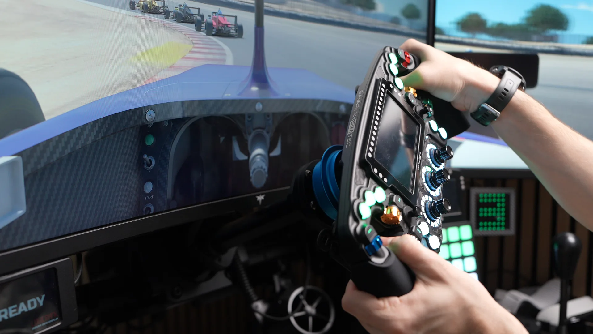 En F4 sur iRacing. Un an après, pas de jeu, pas de bug, pas de problème : sur ce point, l'Omega est irréprochable.