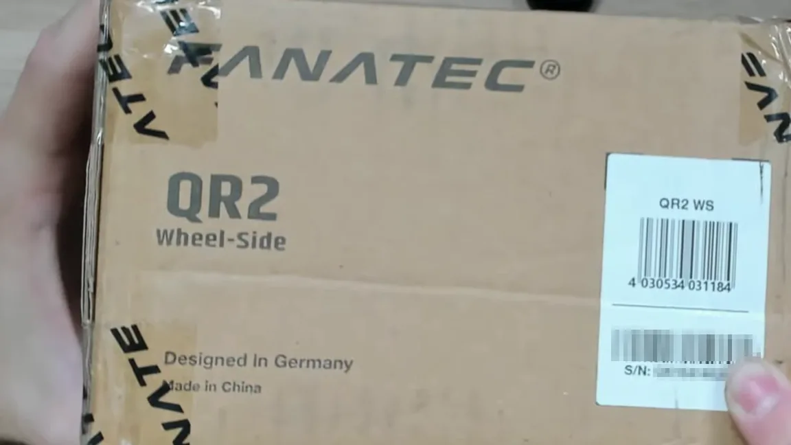 Même chose sur le carton du QR2 classique : la référence, le code-barres et le S/N, le numéro qui authentifie le produit.
