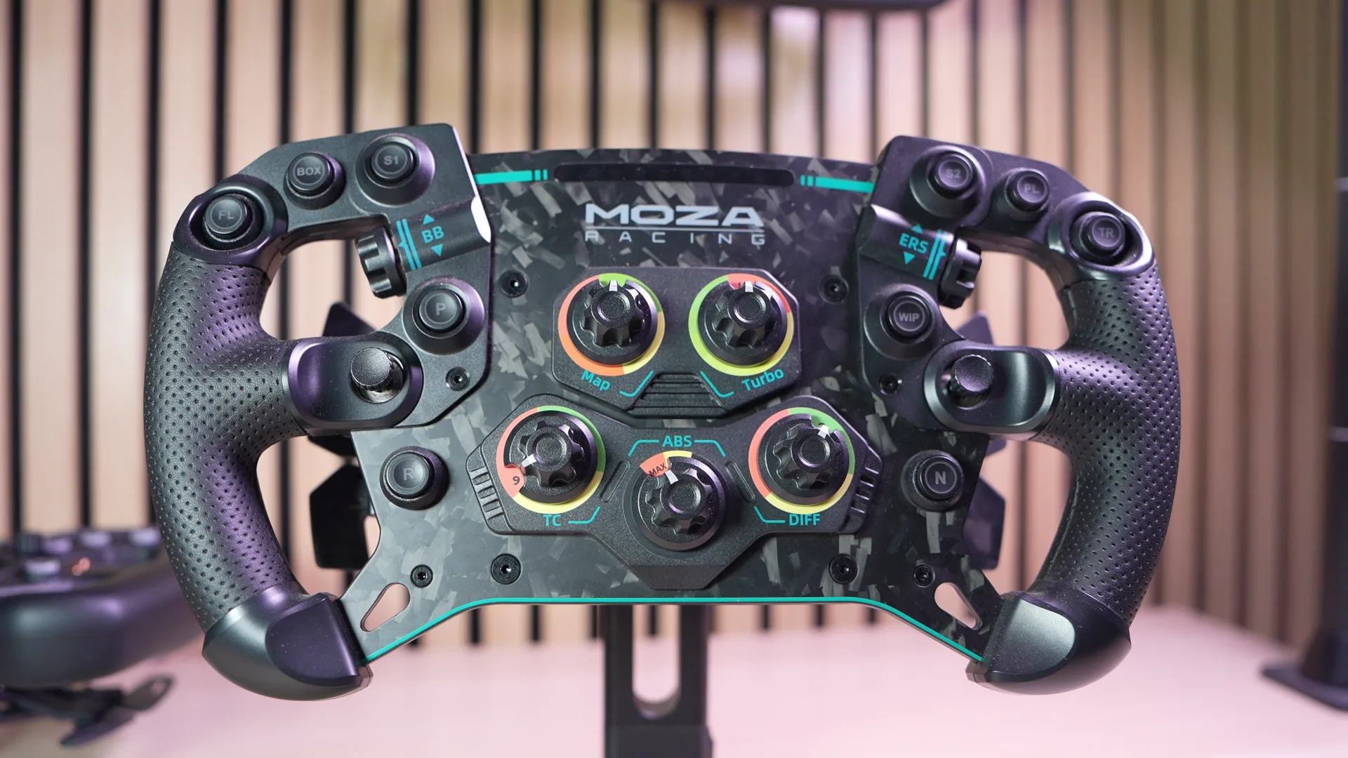 Mon GS V2P, la génération précédente : boutons poussoirs cerclés de RGB et joystick, mon point de comparaison