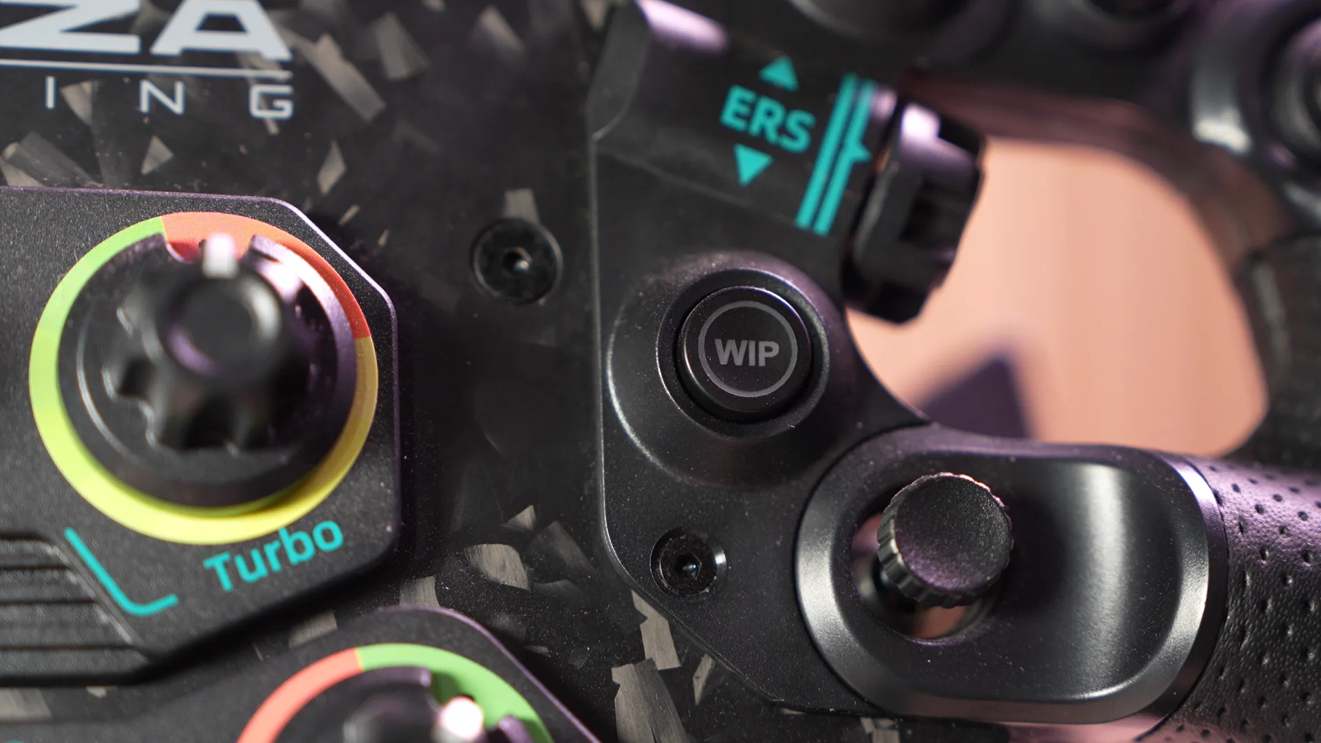 Sur le GS V2P : un funky et un joystick. Le KS Pro passe à deux vrais funky.