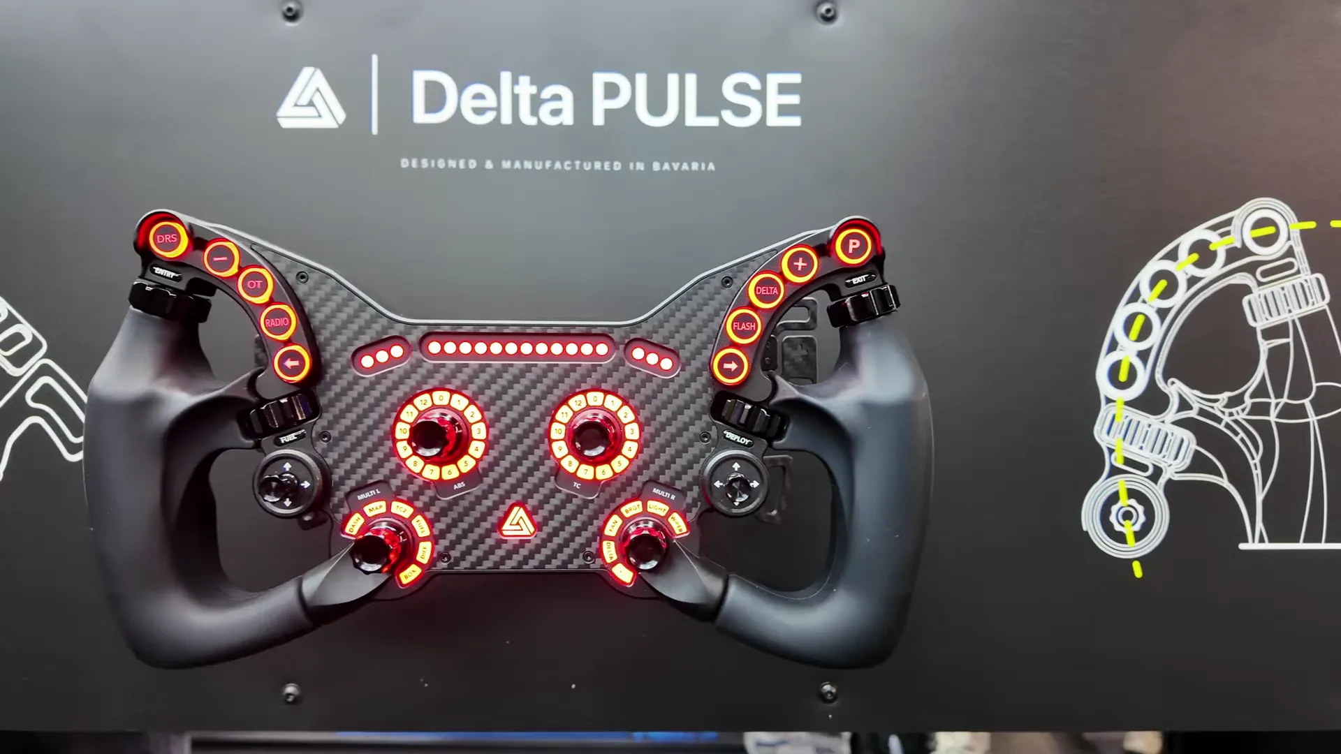 Le Delta PULSE, la version sans écran. En main, la gomme et l'ergonomie m'ont fait changer d'avis sur un volant que je trouvais moche.