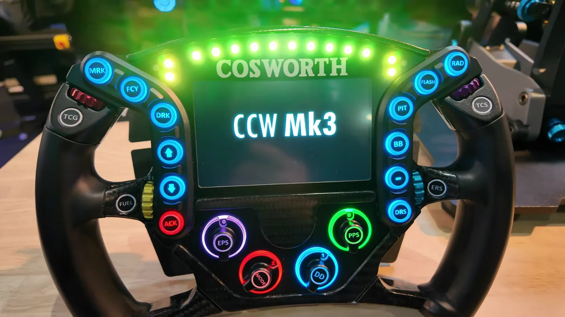 Le Cosworth CCW Mk3 en prototype, dévoilé par Sim-Lab au salon. On m'a parlé d'environ 2 000 €, mais un an plus tard, il n'est toujours pas en vente.