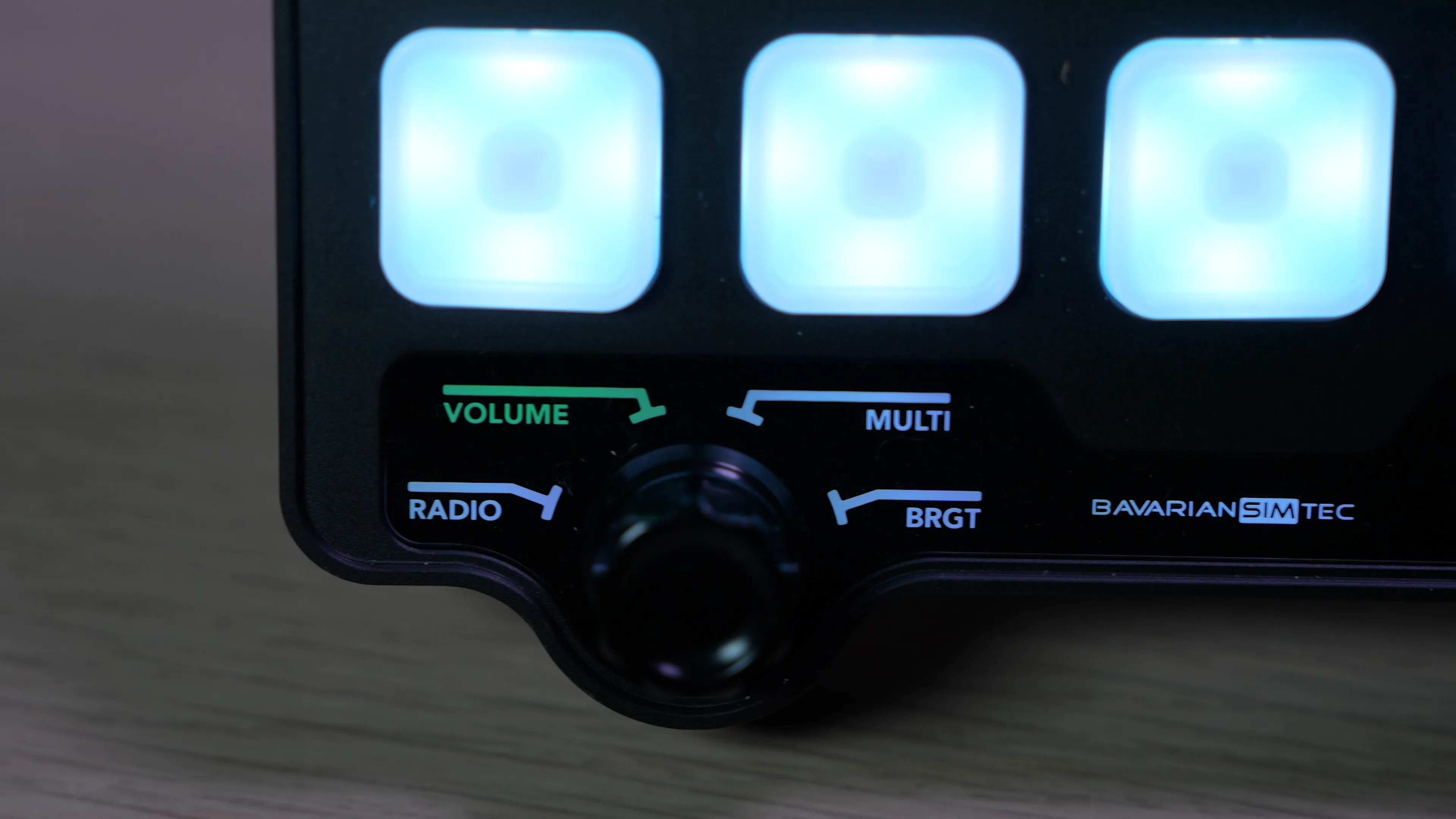 Gros plan encodeur gauche (Volume, Multi, Radio, BRGT)