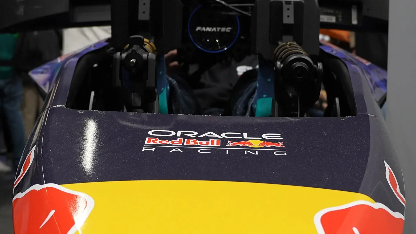 Le Formula Cockpit de Fanatec en version Oracle Red Bull Racing, une version revue de celui des événements F1. Il arrive pour le grand public en 2027.
