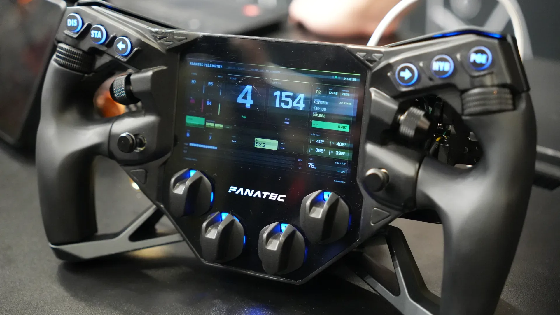 Le Project Obsidian, premier produit Fanatec pensé pour SimHub. Un prototype, attendu en 2027 dans la gamme ClubSport.