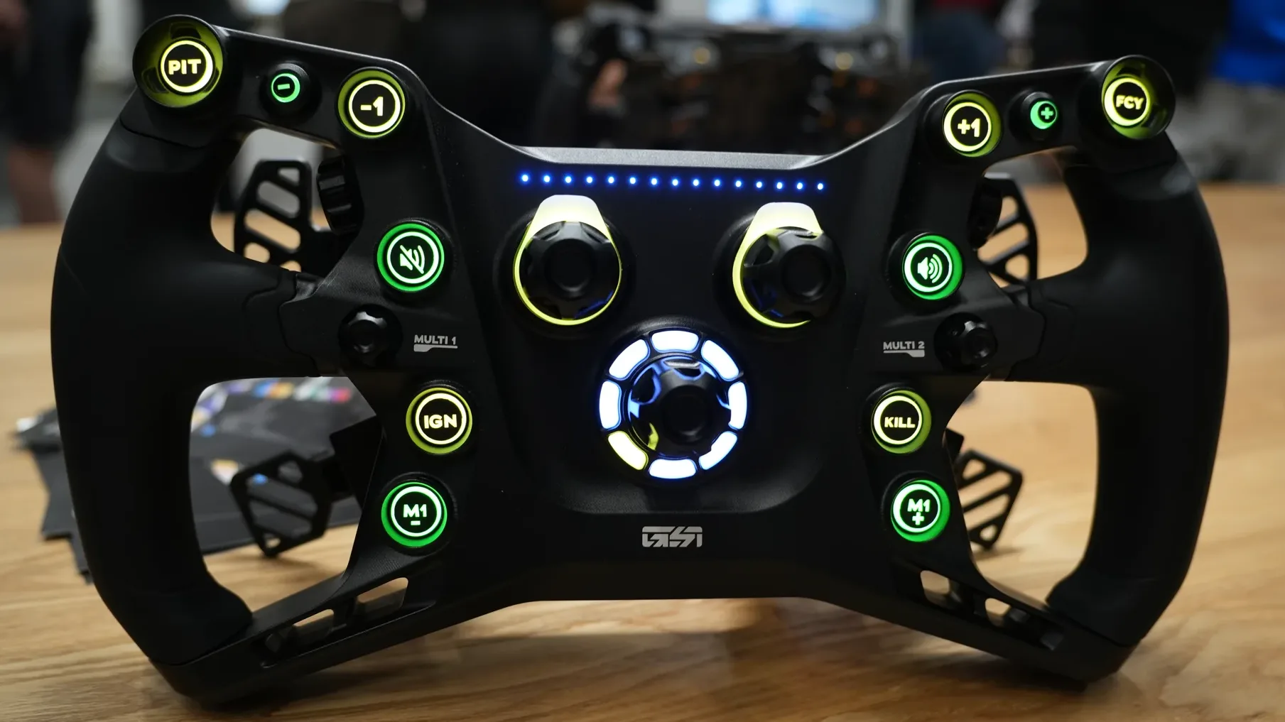 Le X-29+ de GSI, dévoilé au salon sans prix ni date. L'exemplaire exposé m'a semblé encore en conception.