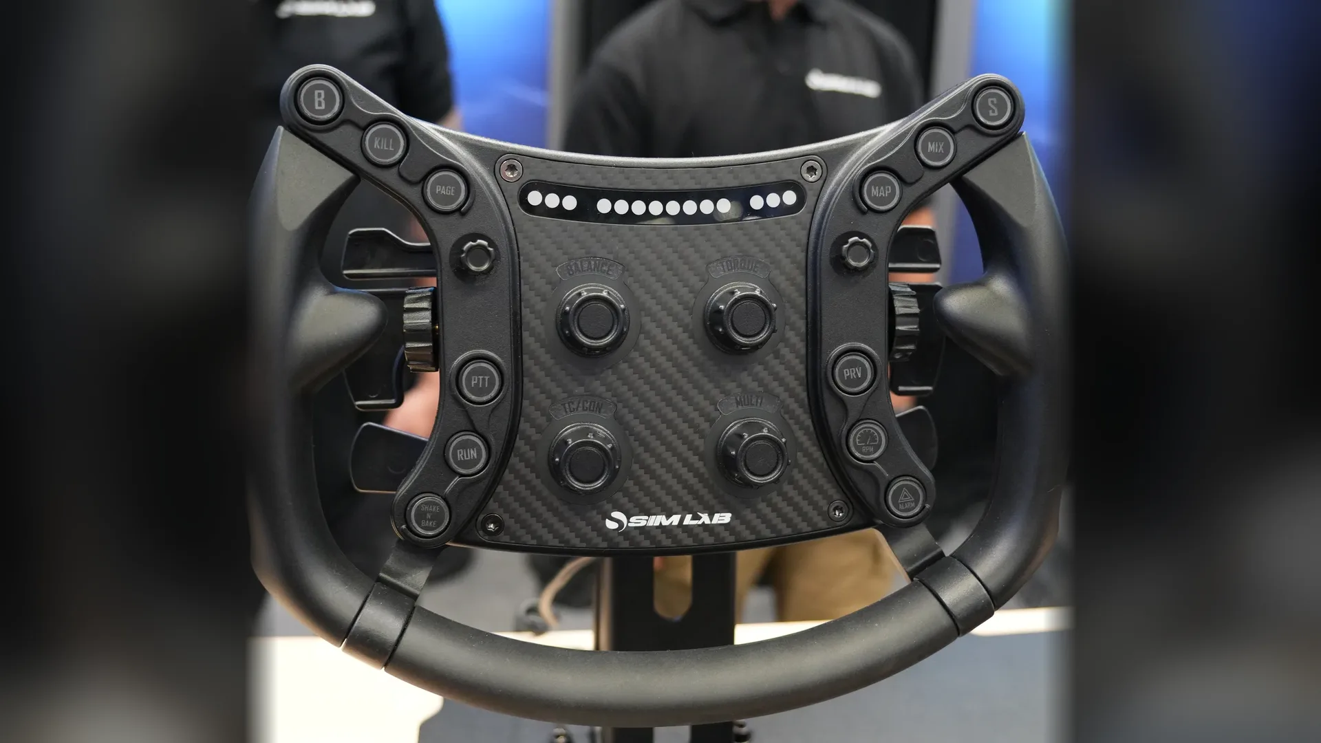 Le GTSL Pro, le volant GT actuel de Sim-Lab, sans écran mais avec quatre rotatifs. Il est vendu 599 €.