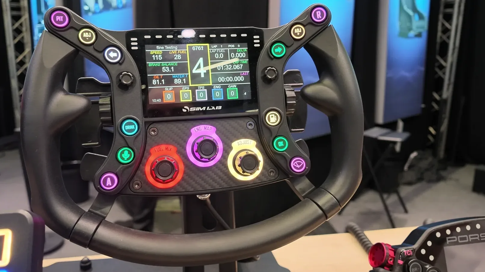 Le GTSL Ultimate, dévoilé au salon : le châssis du GTSL Pro, avec cette fois un écran au centre et trois rotatifs rétroéclairés. Ni prix ni date pour l'instant.