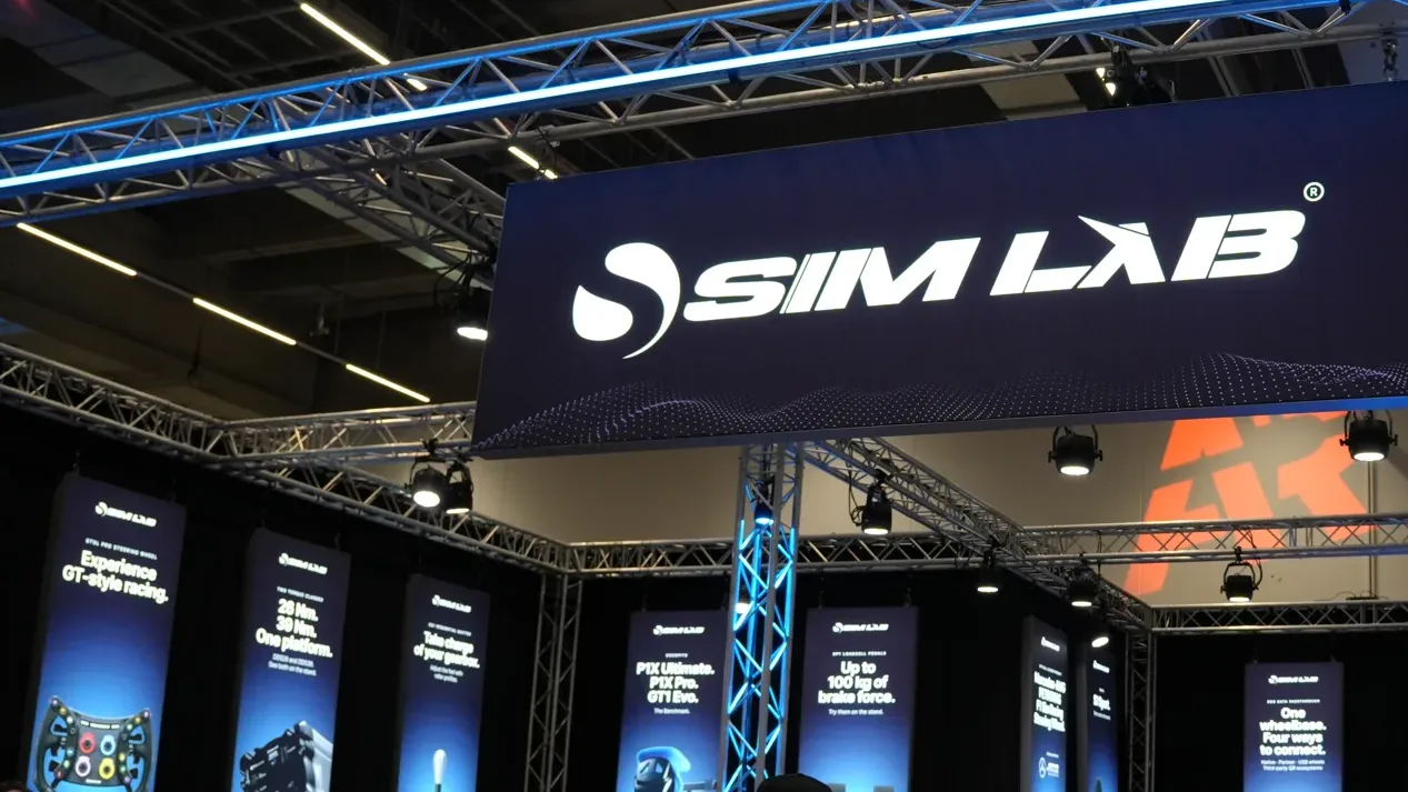 Le stand Sim-Lab et ses panneaux, dont celui de la DDS, en 26 et 39 Nm sur une même plateforme. Les deux versions étaient de nouveau essayables.