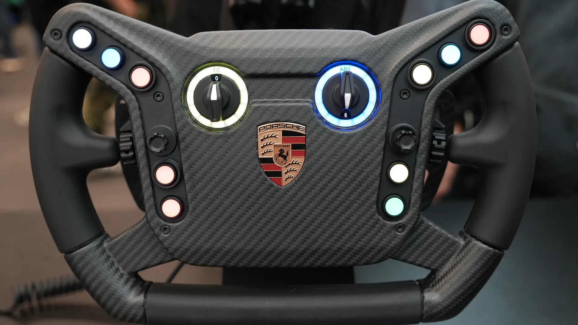 La 911 Cup de VPG, l'autre réplique Porsche du stand, avec seulement deux rotatifs en façade.