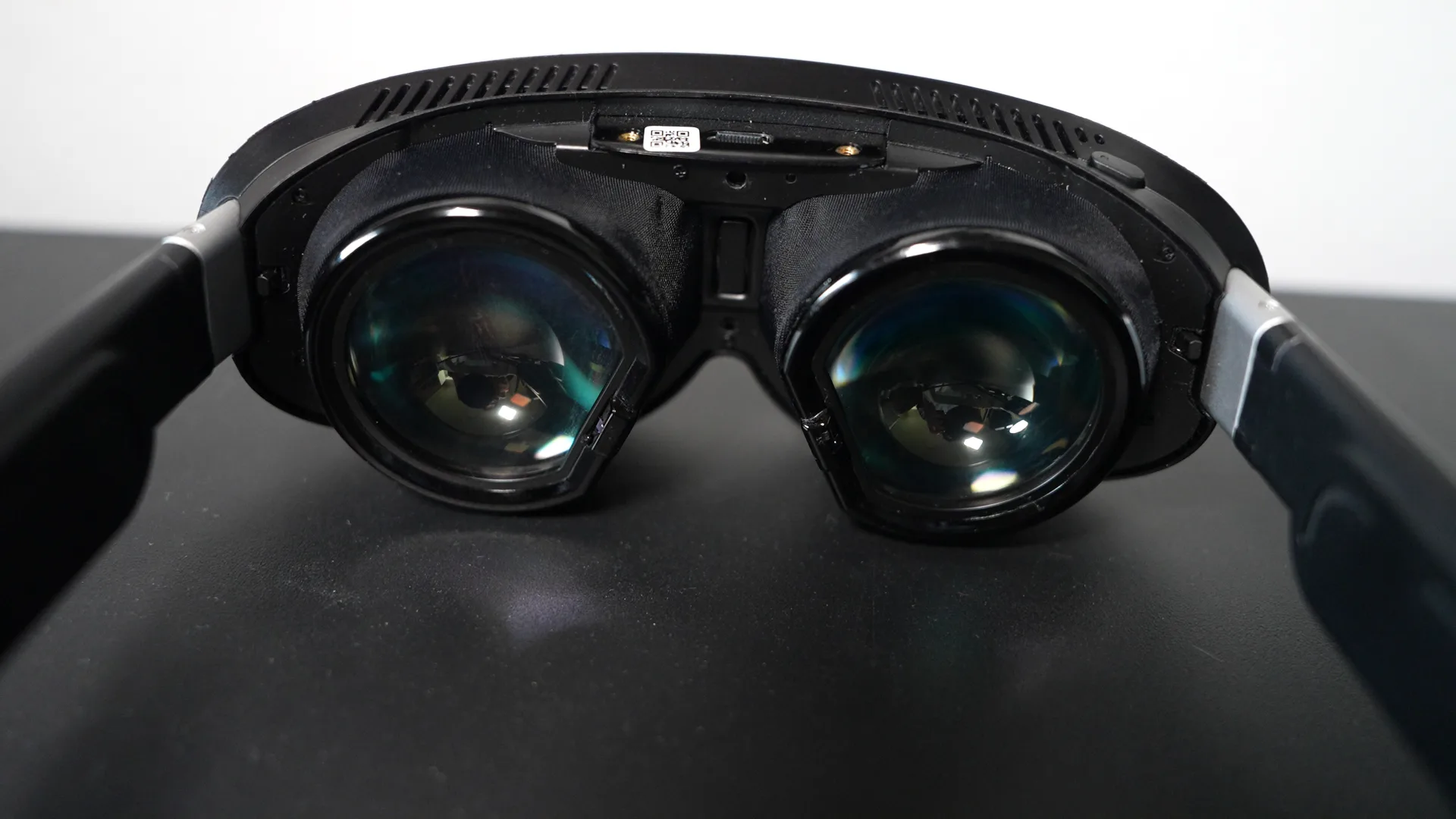 Les optiques pancake, une fois l'interface faciale retirée. Ce sont elles qui justifient le prix, et elles se nettoient directement une fois la mousse enlevée