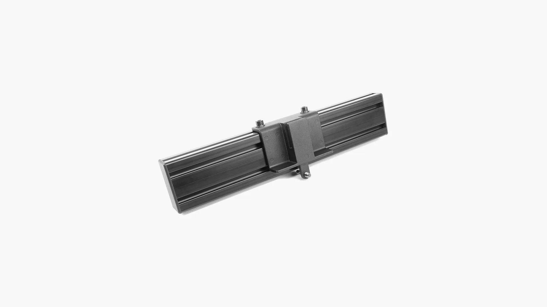 Visuel Sim-Lab : l'adaptateur Vario VESA, réglable de 32 mm en hauteur et de 5° en rotation. Pour aligner trois écrans, je le trouve super utile.