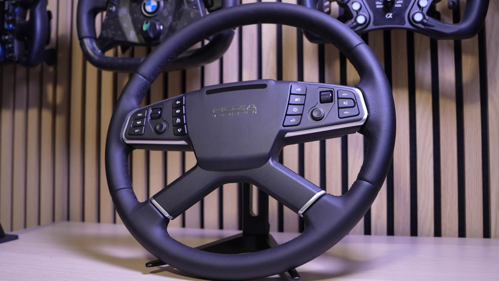 La roue TSW de face, 40 cm de diamètre avec ses boutons intégrés