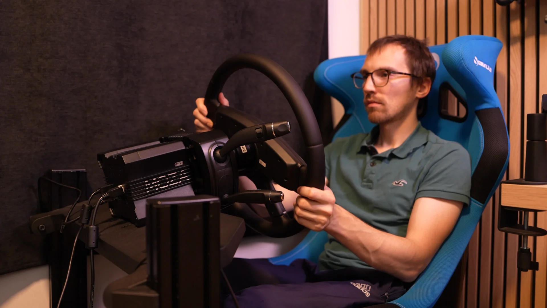 Le setup complet monté sur châssis avec siège gaming