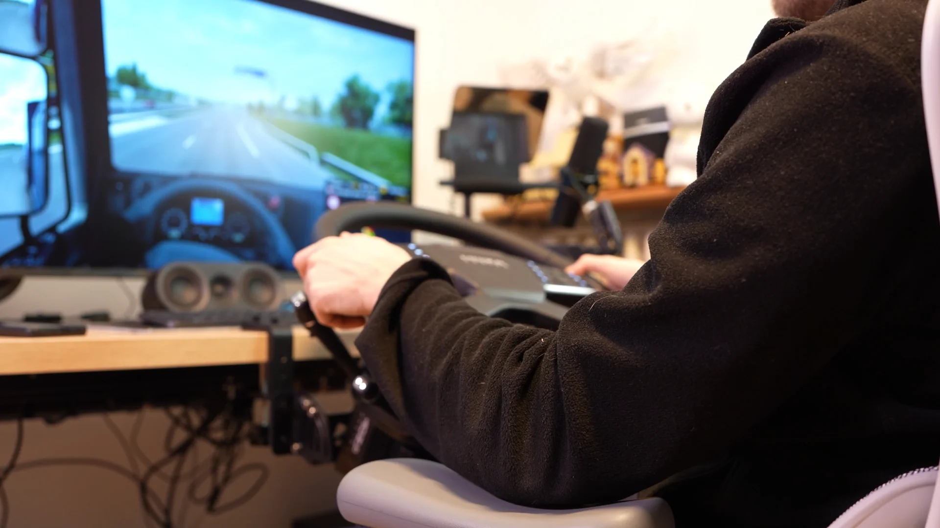 Session Euro Truck Simulator 2 en cours sur le setup bureau