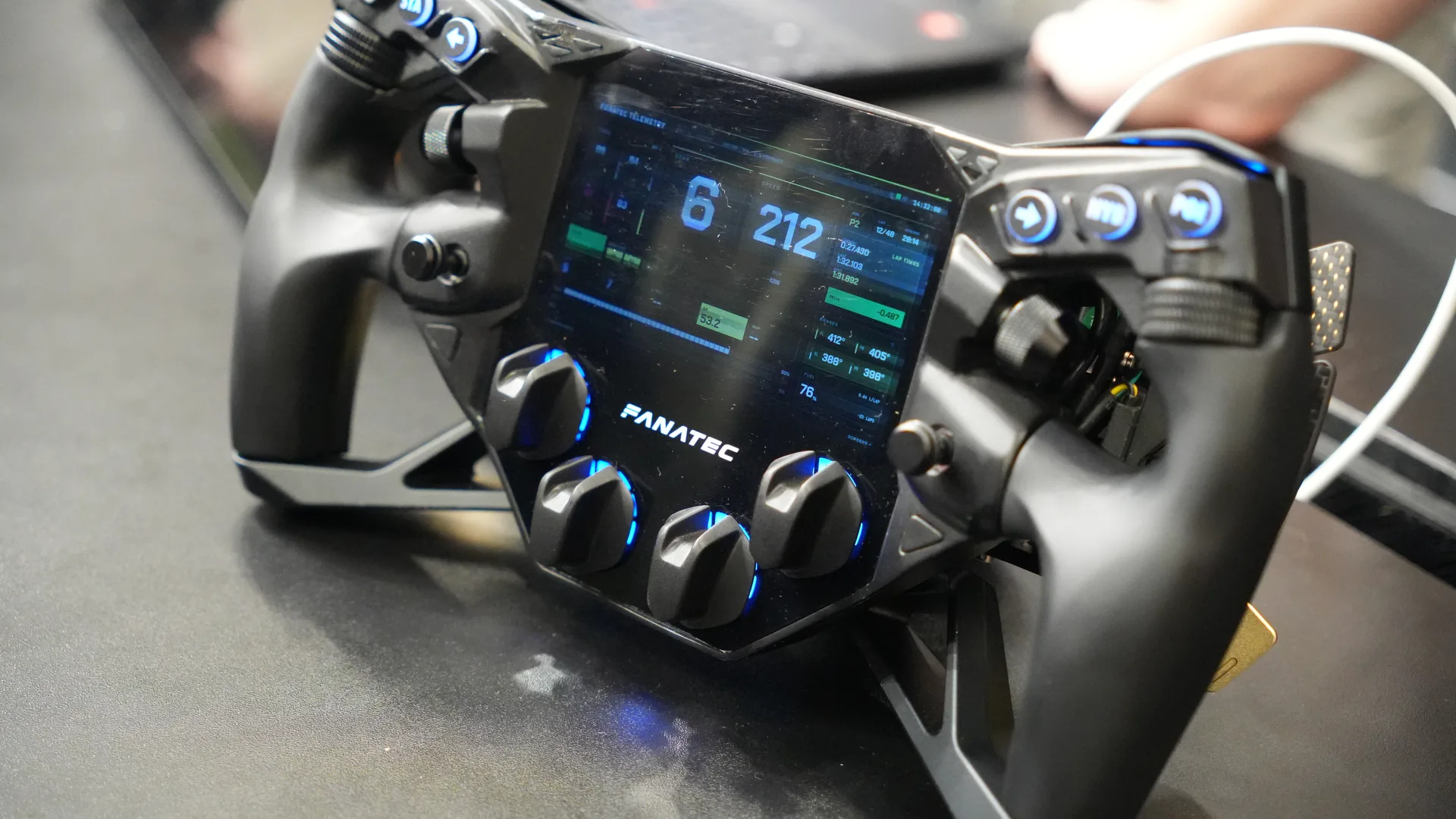 Le Project Obsidian sur le stand Fanatec. Un prototype : je l'achèterais seulement s'il marchait directement sur PC, sans convertisseur.