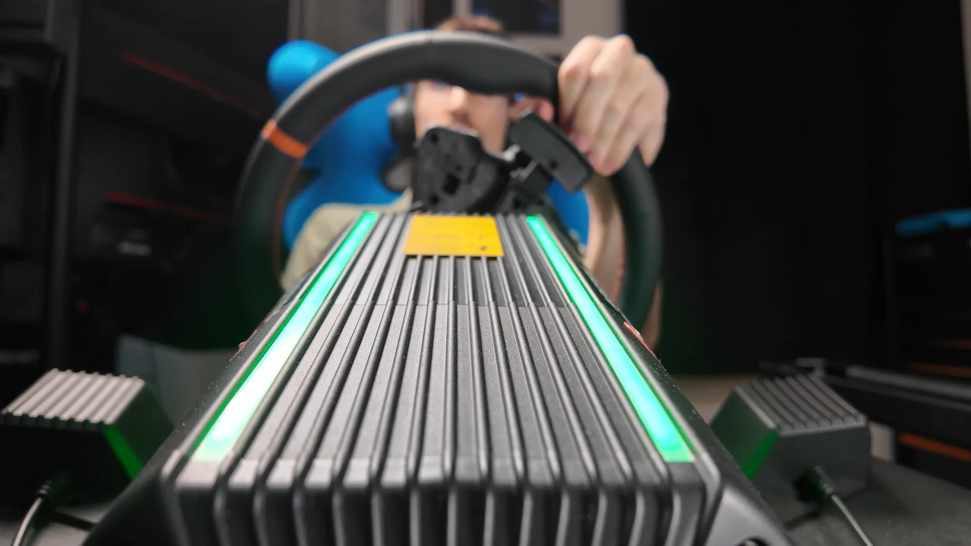 Les ailettes vues de dessus : tout le refroidissement est passif, sans ventilateur ni bruit
