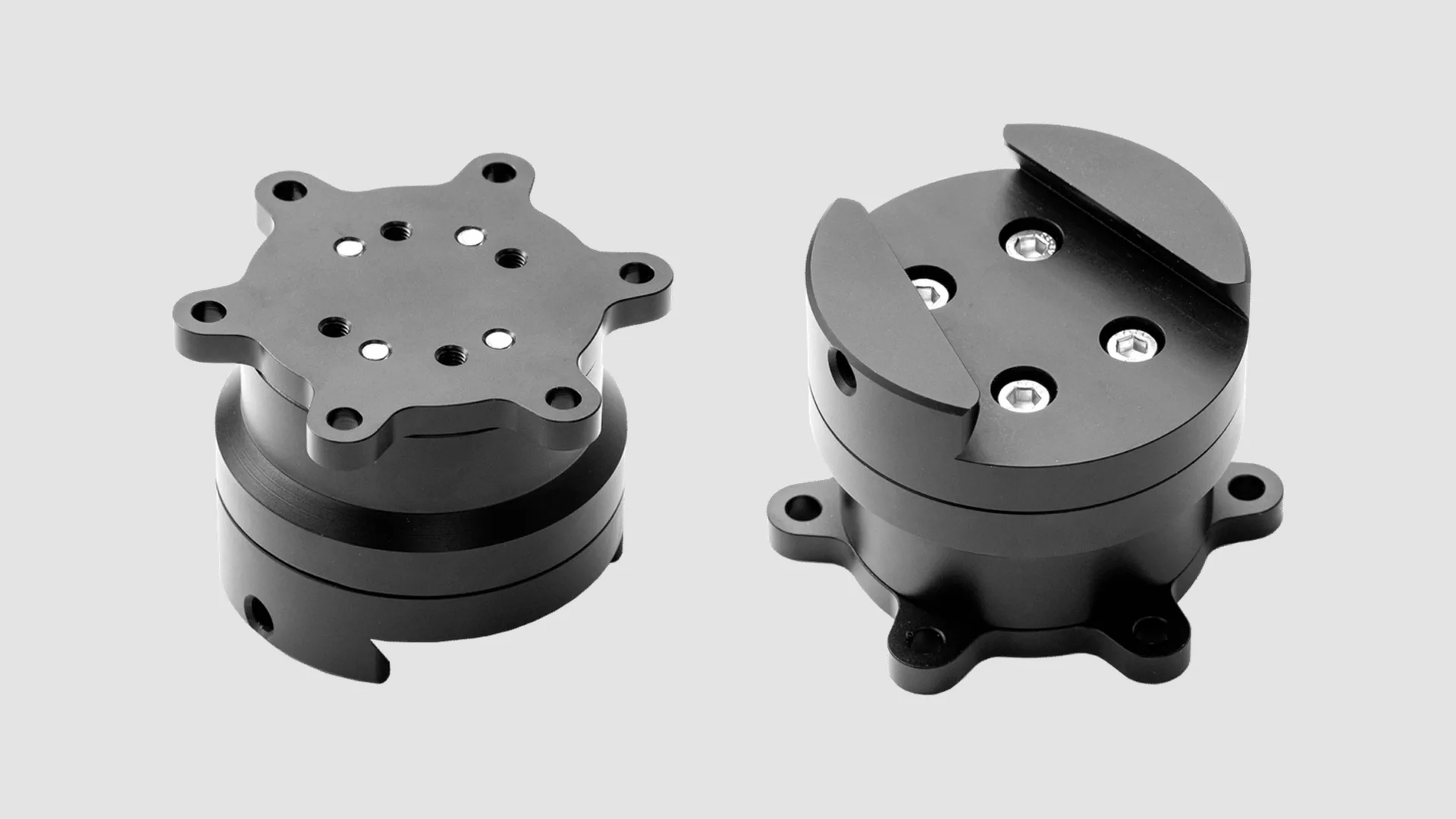 Le quick release de la Simucube 2, à 82,80 € le kit chez Simucube : une partie côté volant, une côté base, et rien d'électrique entre les deux. Visuel Simucube.