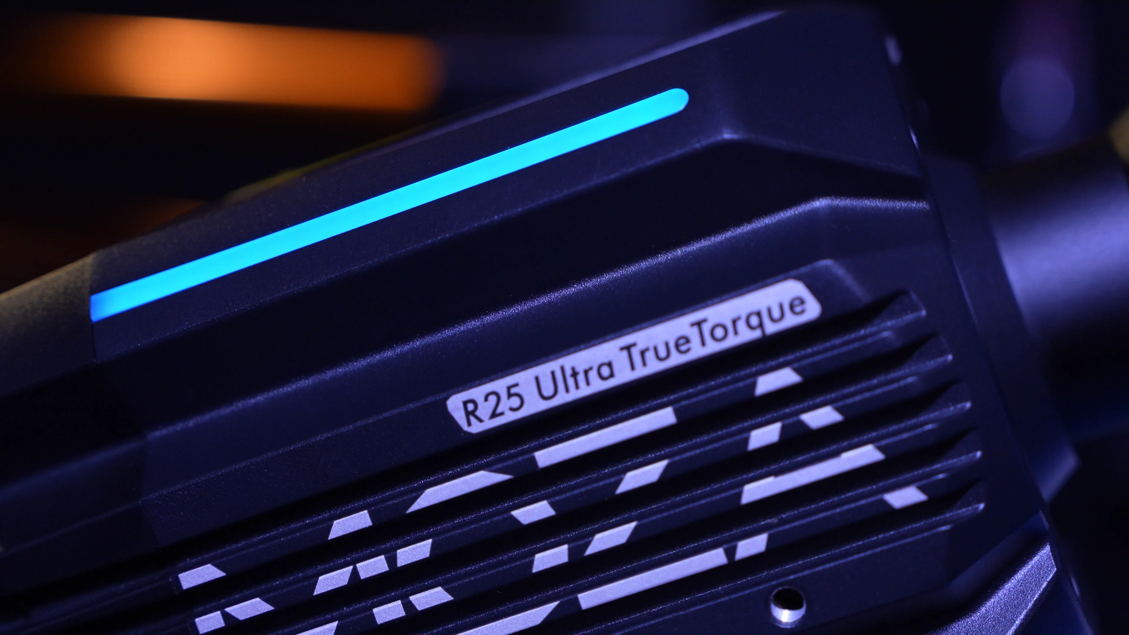 Gros plan sur la barre LED et le marquage R25 Ultra TrueTorque