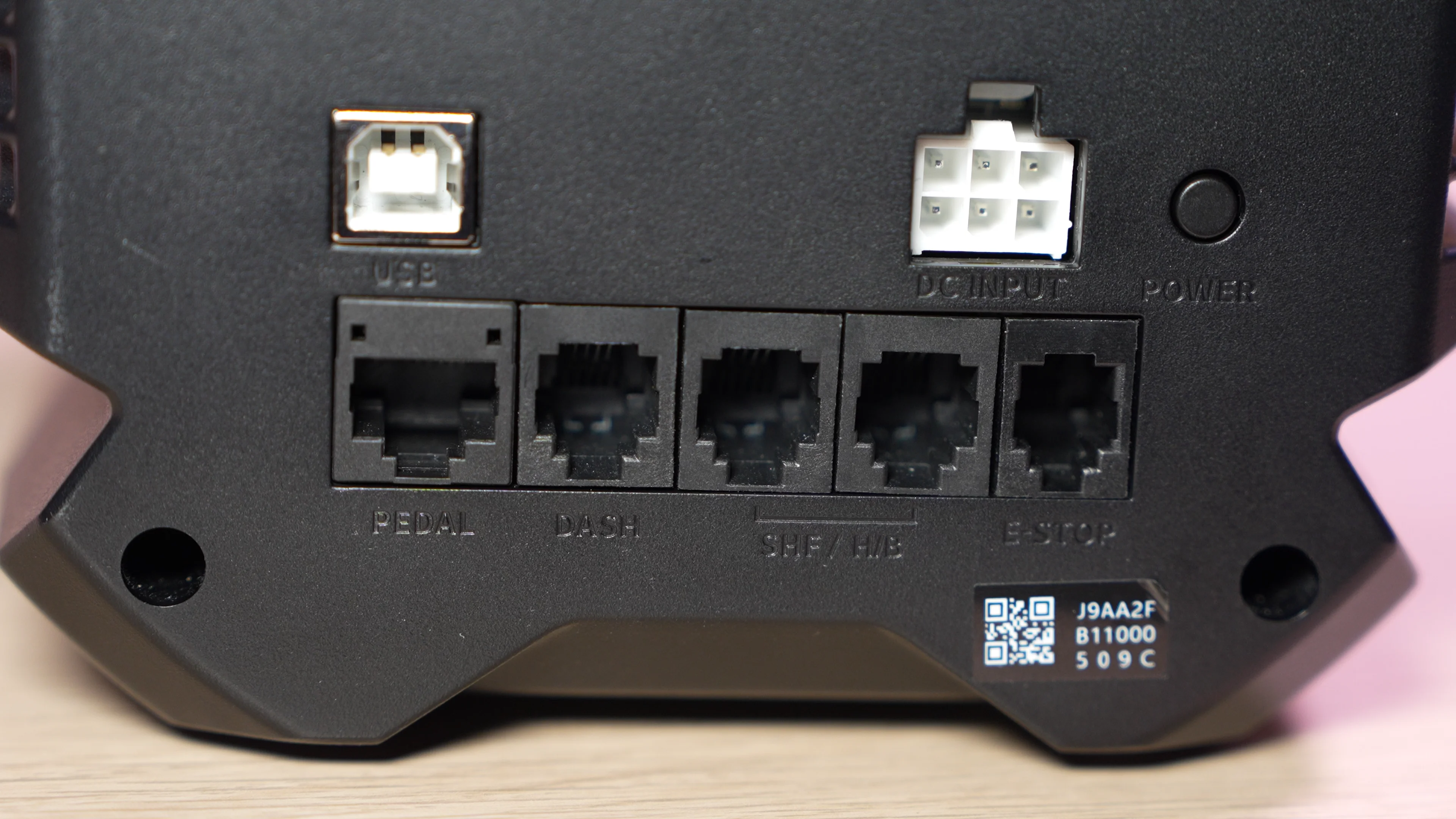 Connectique arriere : USB, alimentation, pedalier, dashboard, shifter et e-stop