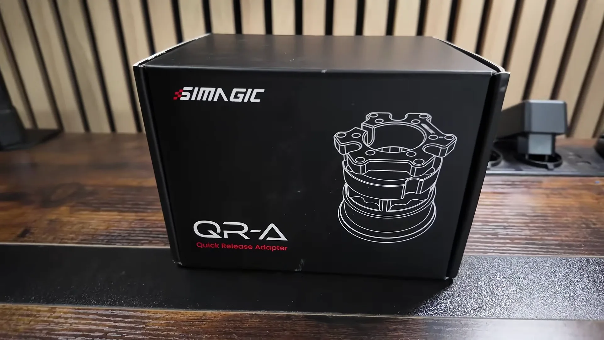 Une petite boîte pour un produit que j'attendais depuis un moment. Dedans, le QR-A et un câble, rien de plus.