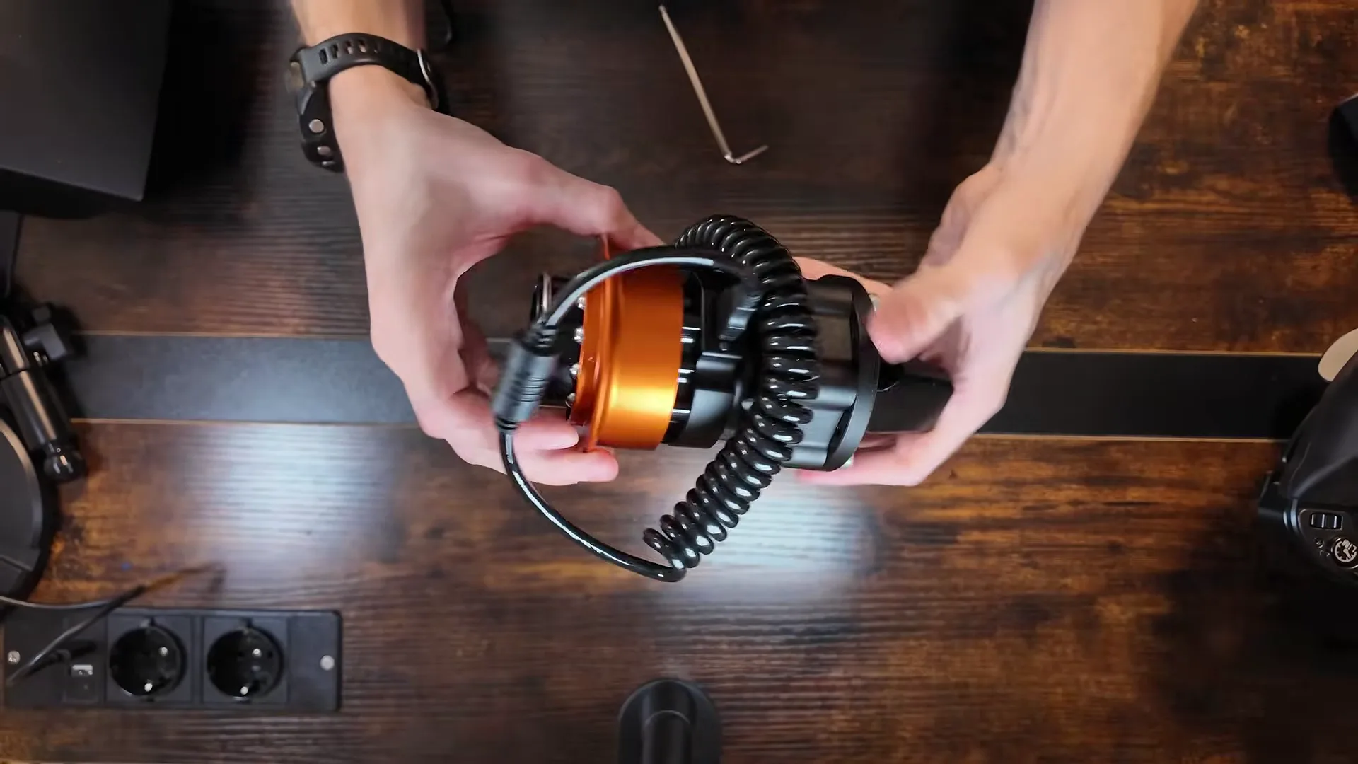 Mon cas exotique : un adaptateur SRM monté sur le QR-A pour y clipser mes volants Fanatec. Ça fonctionne, mais ce n'est pas direct.