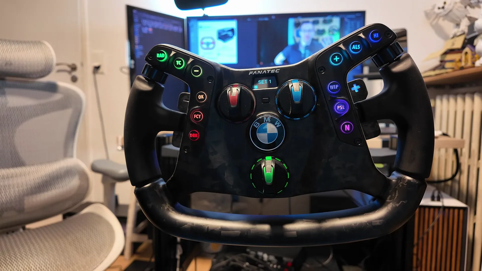 Un volant Fanatec ne parle pas USB : sans le kit SRM, le QR-A ne lui sert à rien. Avec, tout fonctionnait sans souci.