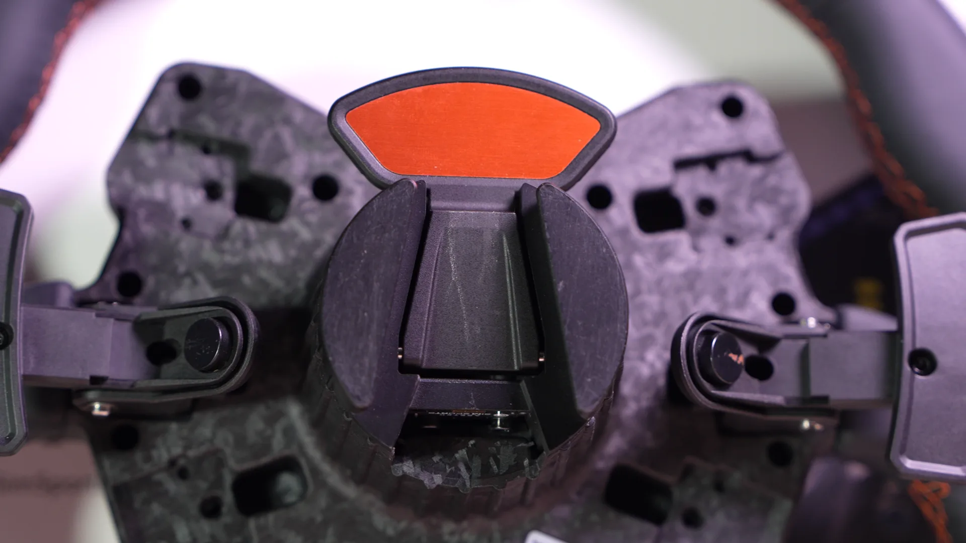 Le quick release côté volant, au centre de la platine