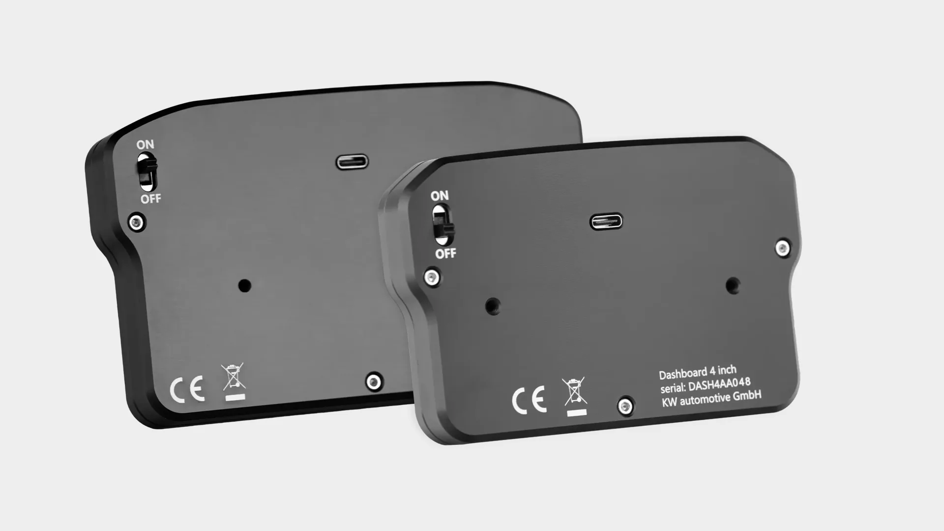 Le 5 pouces derrière, le 4 pouces devant : même dos, même interrupteur, même USB-C. Seule la taille change, pour 60 € d'écart (visuel Ascher Racing).
