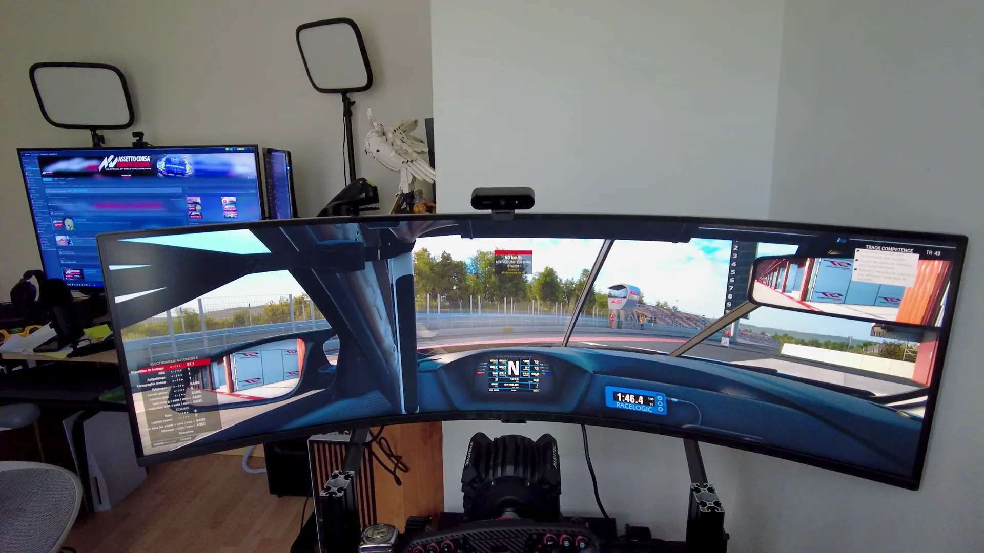 Allumé sur Assetto Corsa Competizione, au stand de Barcelone. Plutôt joli, et super grand, on ne va pas se mentir.