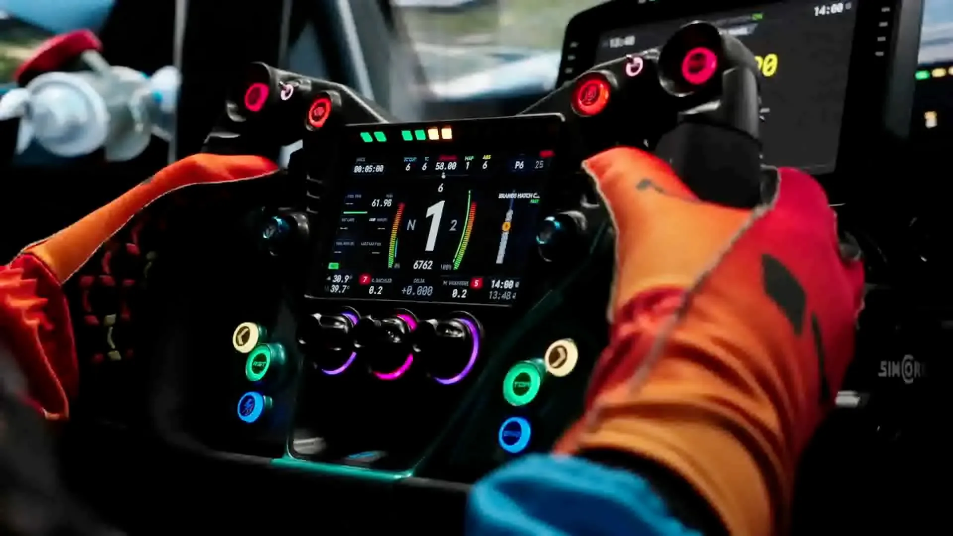 L'Endurance sur l'écran d'un volant, avec les boutons qui suivent le thème. Le dashboard est gratuit, sa personnalisation demande Pit Crew. Visuel TrackThirtyTwo.