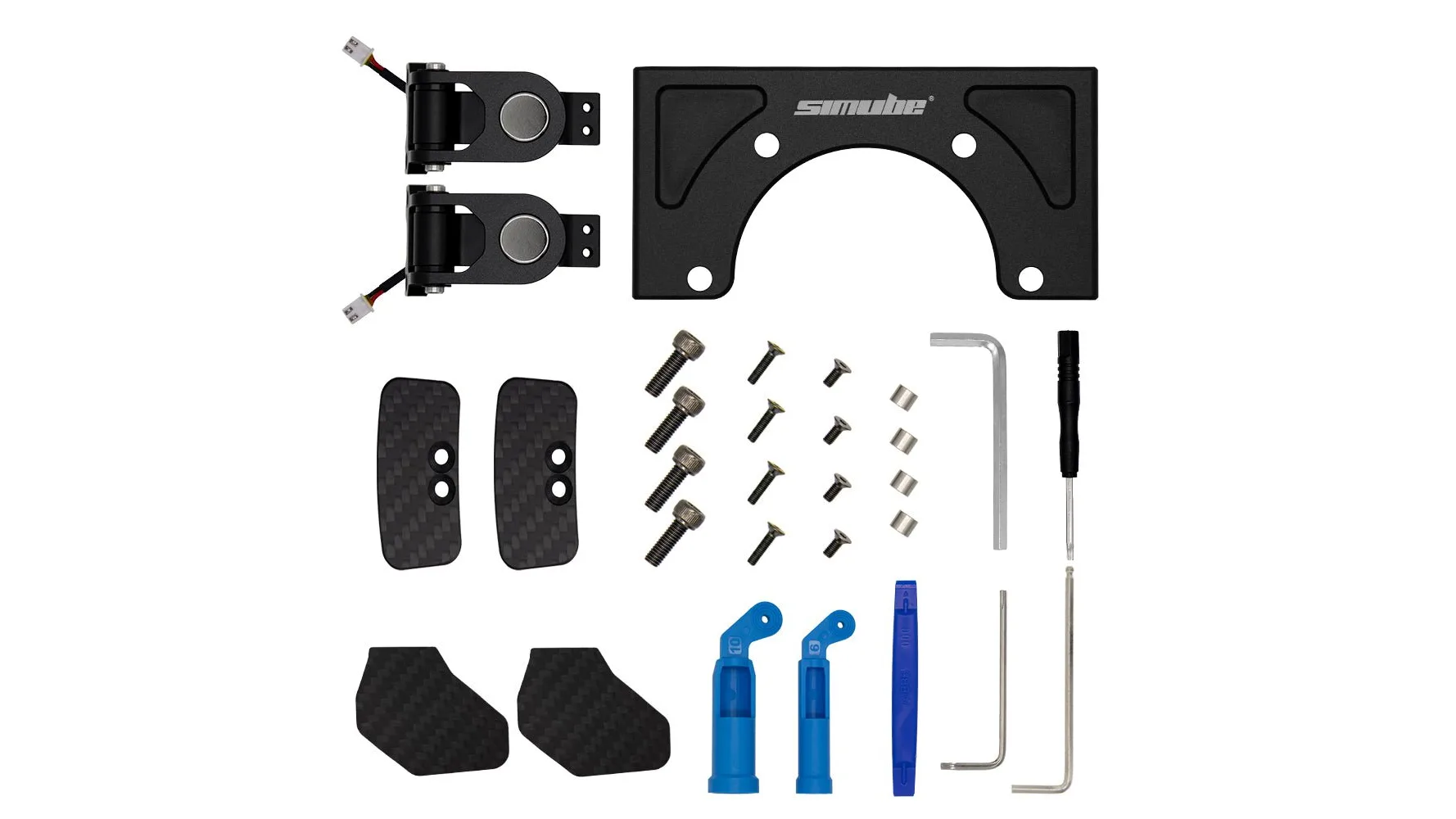 Le pack tel que Simube le montre aujourd'hui : support, mécanismes, petites palettes, autocollants, et des outils en plastique bleu. Visuel Simube.
