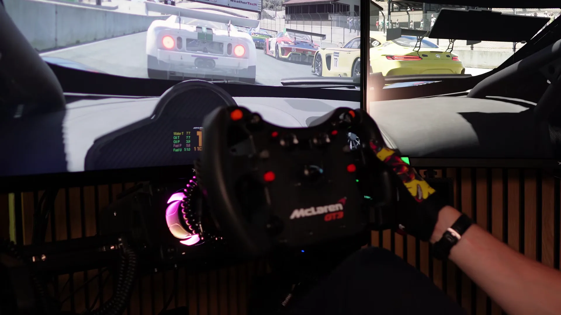 Sur la base, on retrouve le feeling des palettes classiques de Fanatec : on sent les vitesses passer, et c'est tout aussi silencieux.