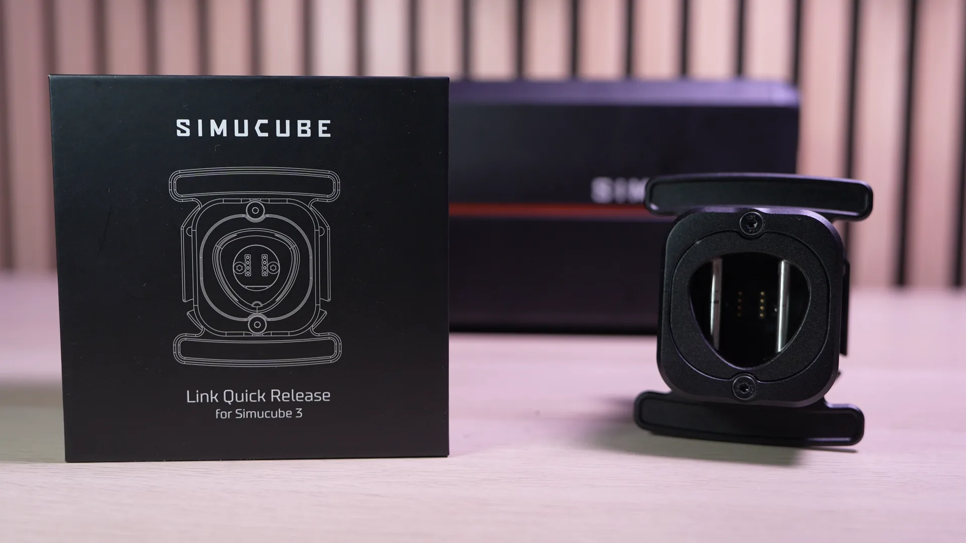 Le QR Lightbridge "Link Quick Release for Simucube 3" dans sa boîte