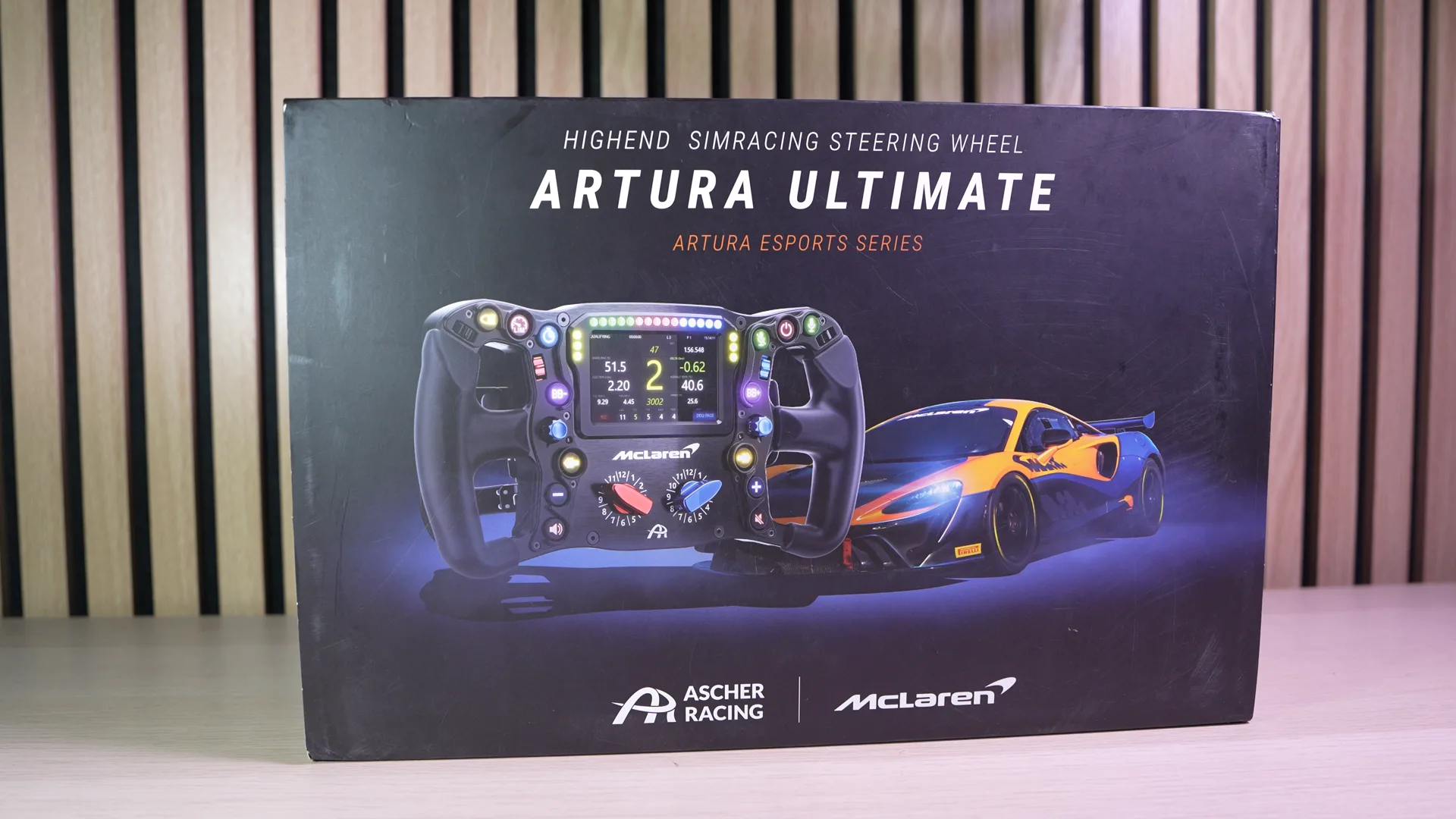 La boîte de l'Artura Ultimate, avec la McLaren Artura GT4 en visuel