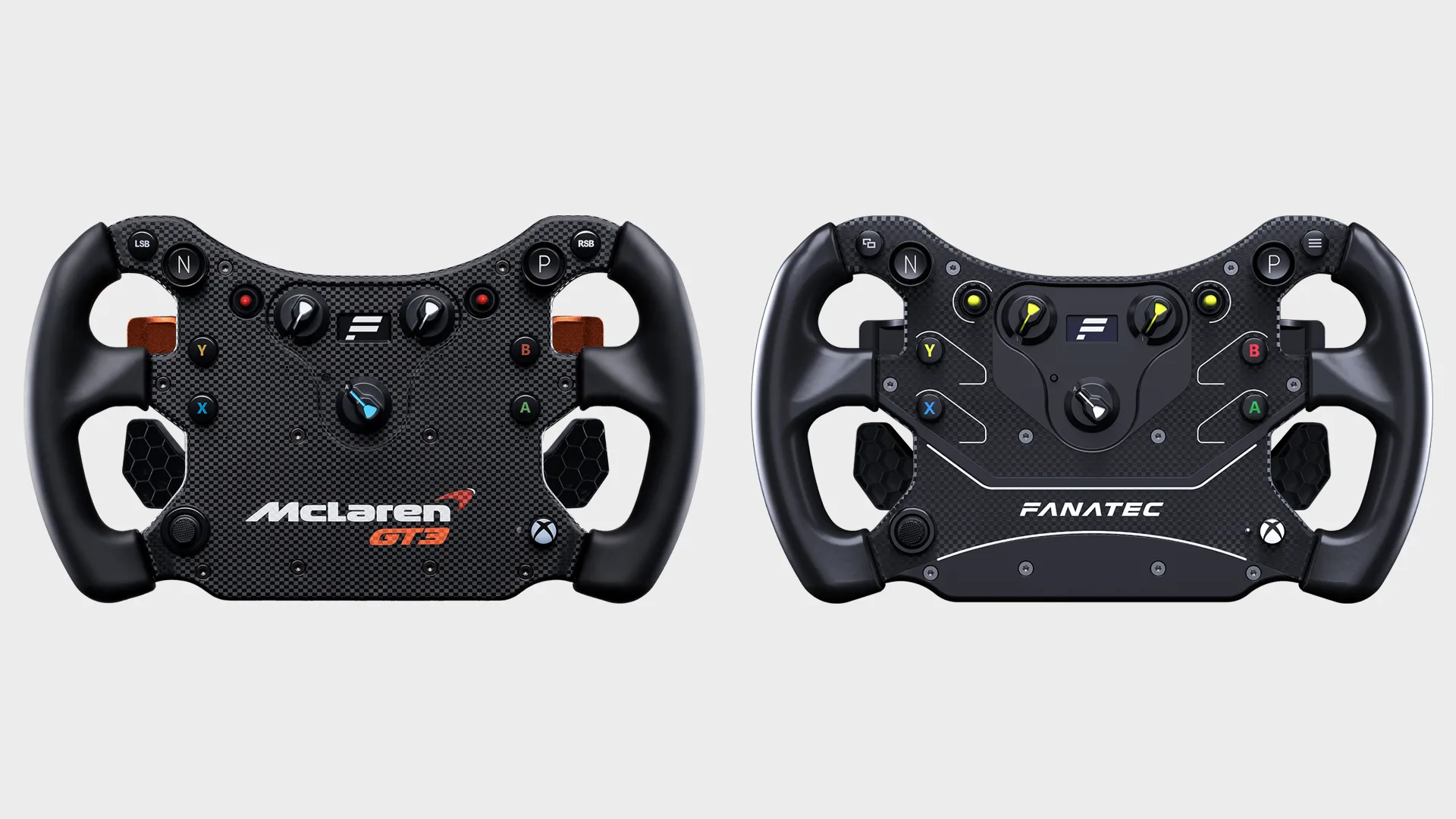 À gauche le McLaren GT3 V2, à droite son successeur, le CSL Steering Wheel GT3 : même forme, mêmes commandes, sans le nom McLaren. Visuels Fanatec.