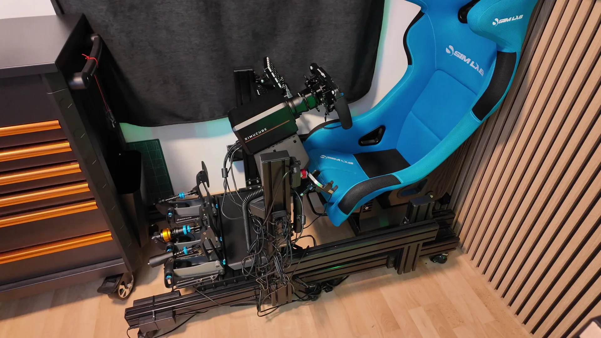 Mon tout premier châssis, le GT Omega PRIME Lite, reconverti en setup de test. Le câble management, je vous laisse juger : il change trop souvent.