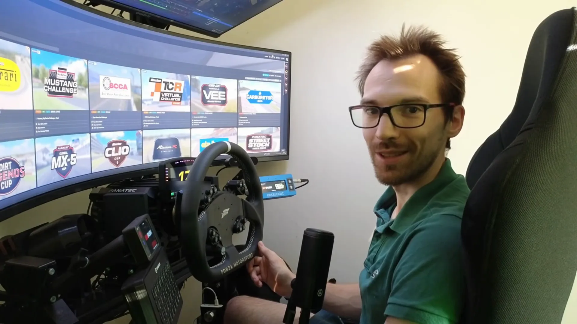 Pour 36 €, n'importe quel volant passe sur ma base Fanatec, à condition de le brancher en USB pour ses boutons et de retirer l'émulateur avant de revenir à un volant Fanatec.