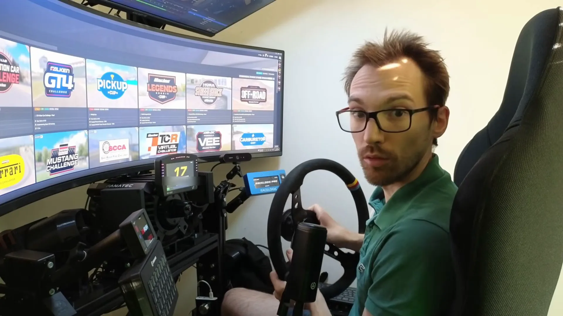 Mon petit volant NASCAR : juste une roue, rien à l'intérieur, pas un picot. Monté seul, la base tourne, mais sans le moindre retour de force.