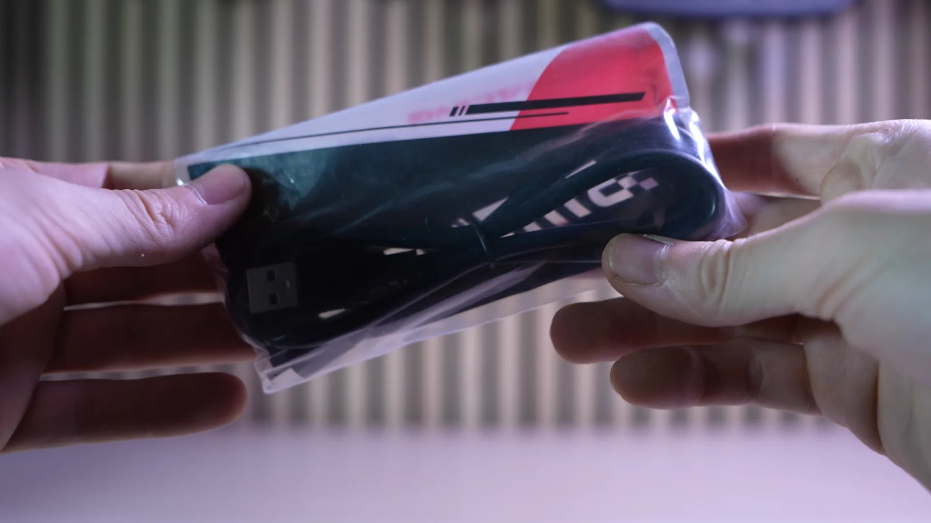Le câble USB-C fourni, encore dans son sachet