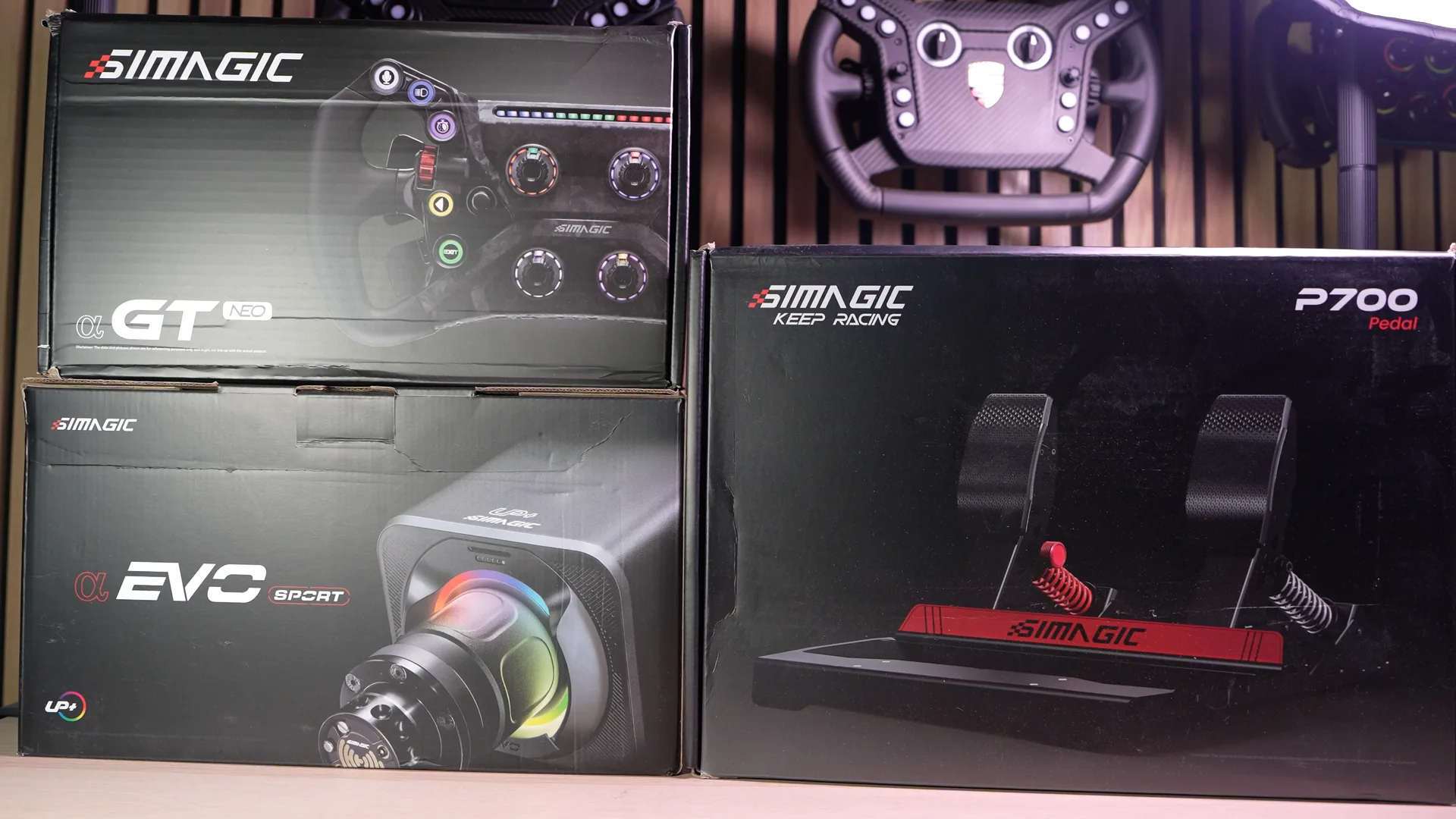 Les cartons du bundle Green Flag reçus de Simagic : GT Neo, Alpha EVO Sport et pédalier P700
