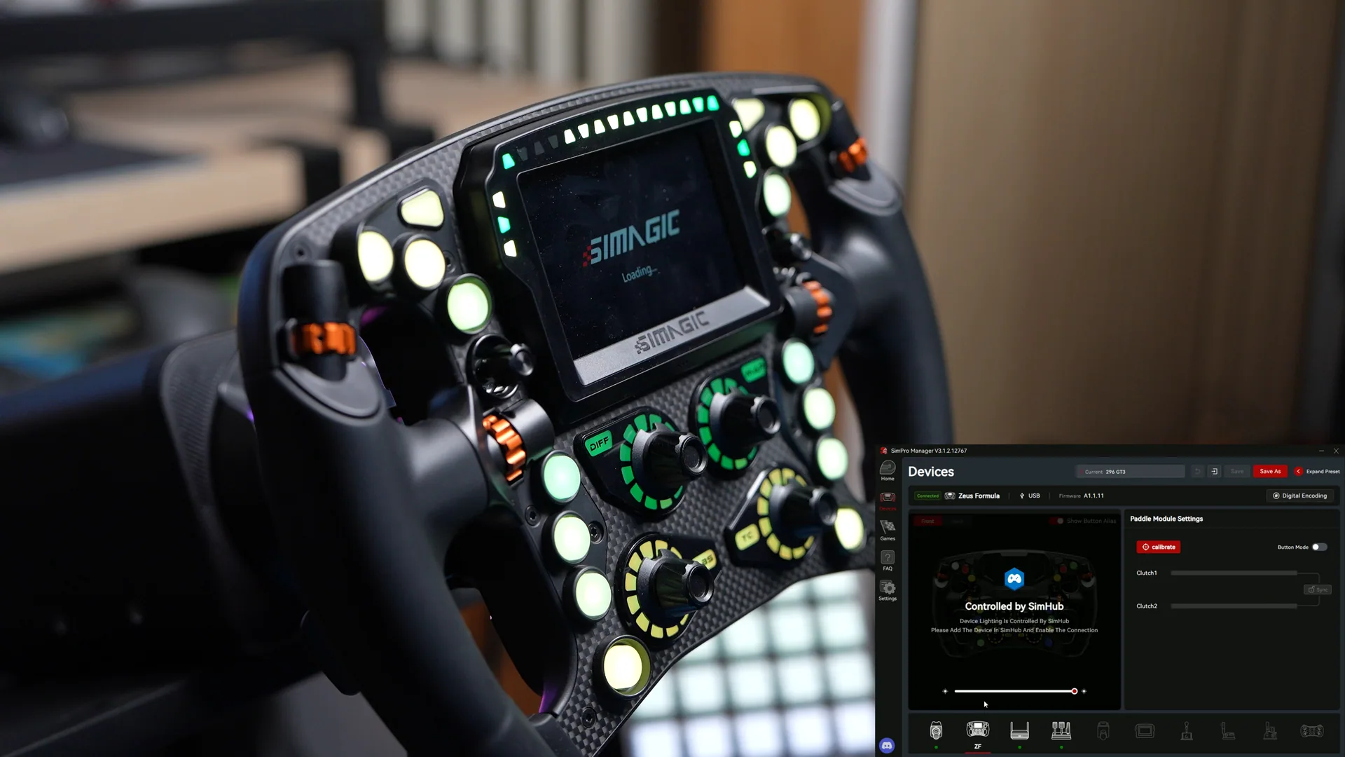 SimPro Manager, onglet Devices, avec le MagicDash 4 connecté et le sélecteur de contrôle par SimHub