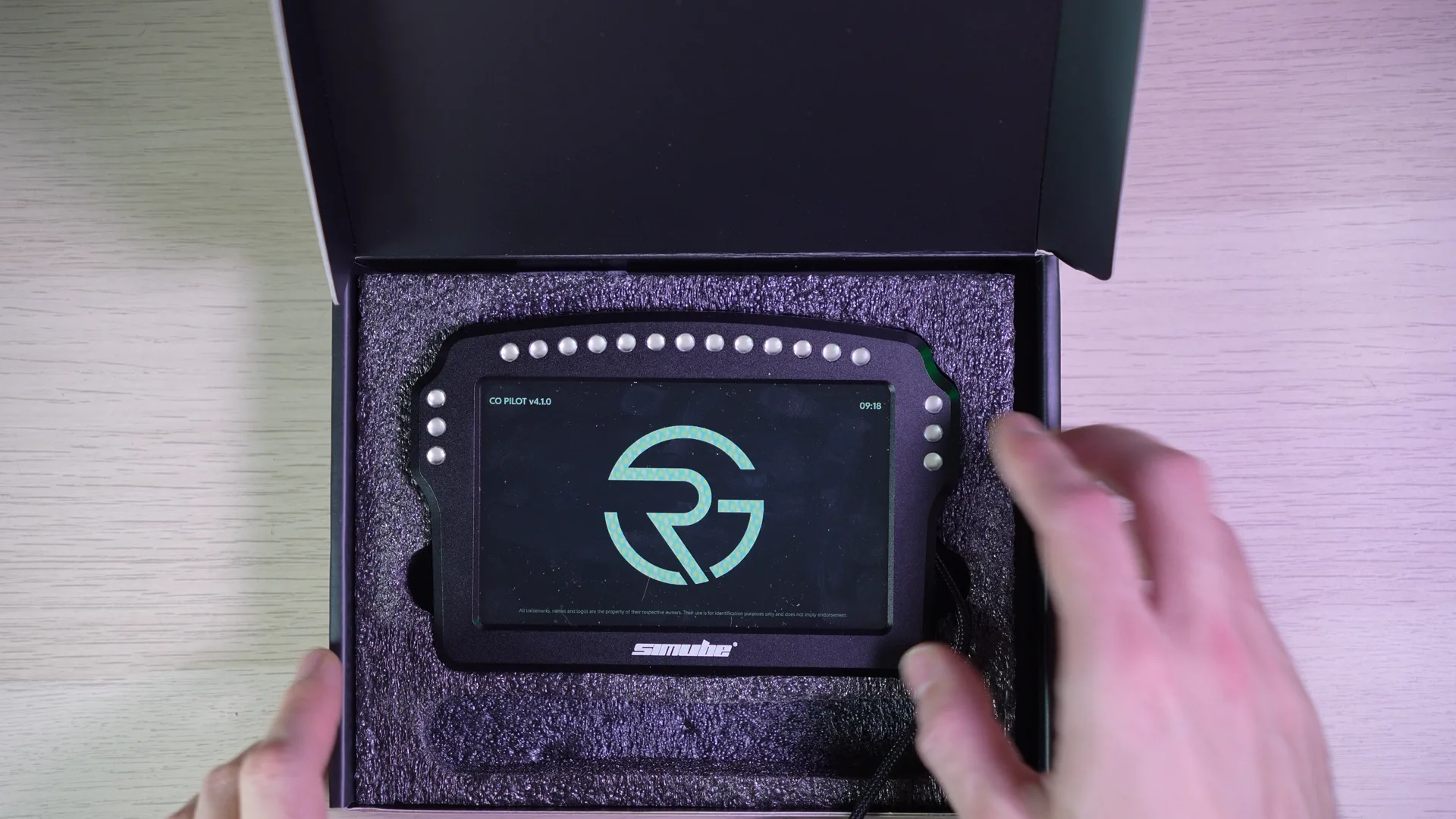 À l'allumage, le dashboard Co-Pilot de Daniel Newman Racing, ici avec le logo GagaRacing