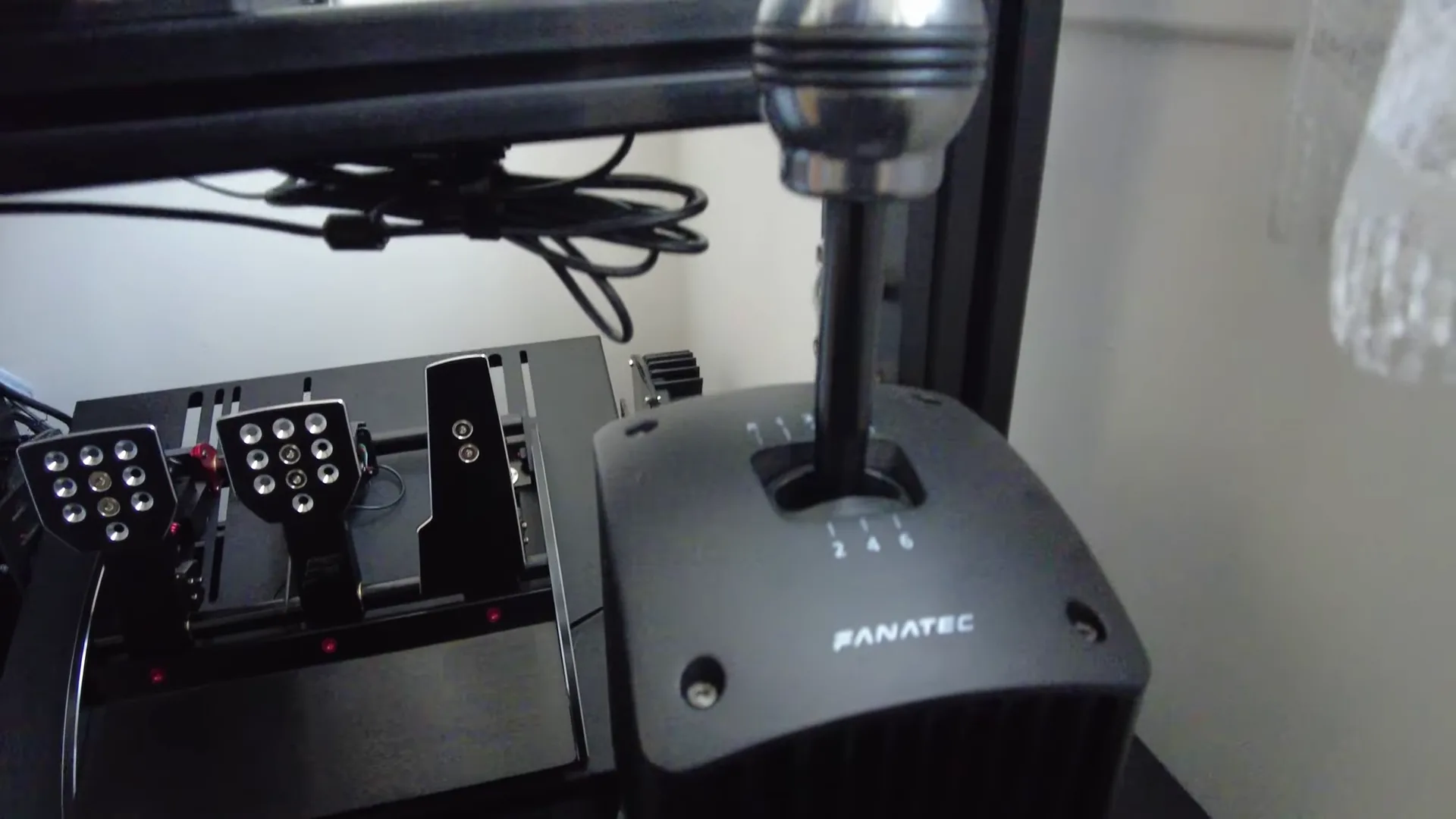 Les ClubSport V3 à la place des CSL Pedals, et le shifter Fanatec à côté. Un pédalier très bien fini, mais moins réglable que ceux qui ont suivi.
