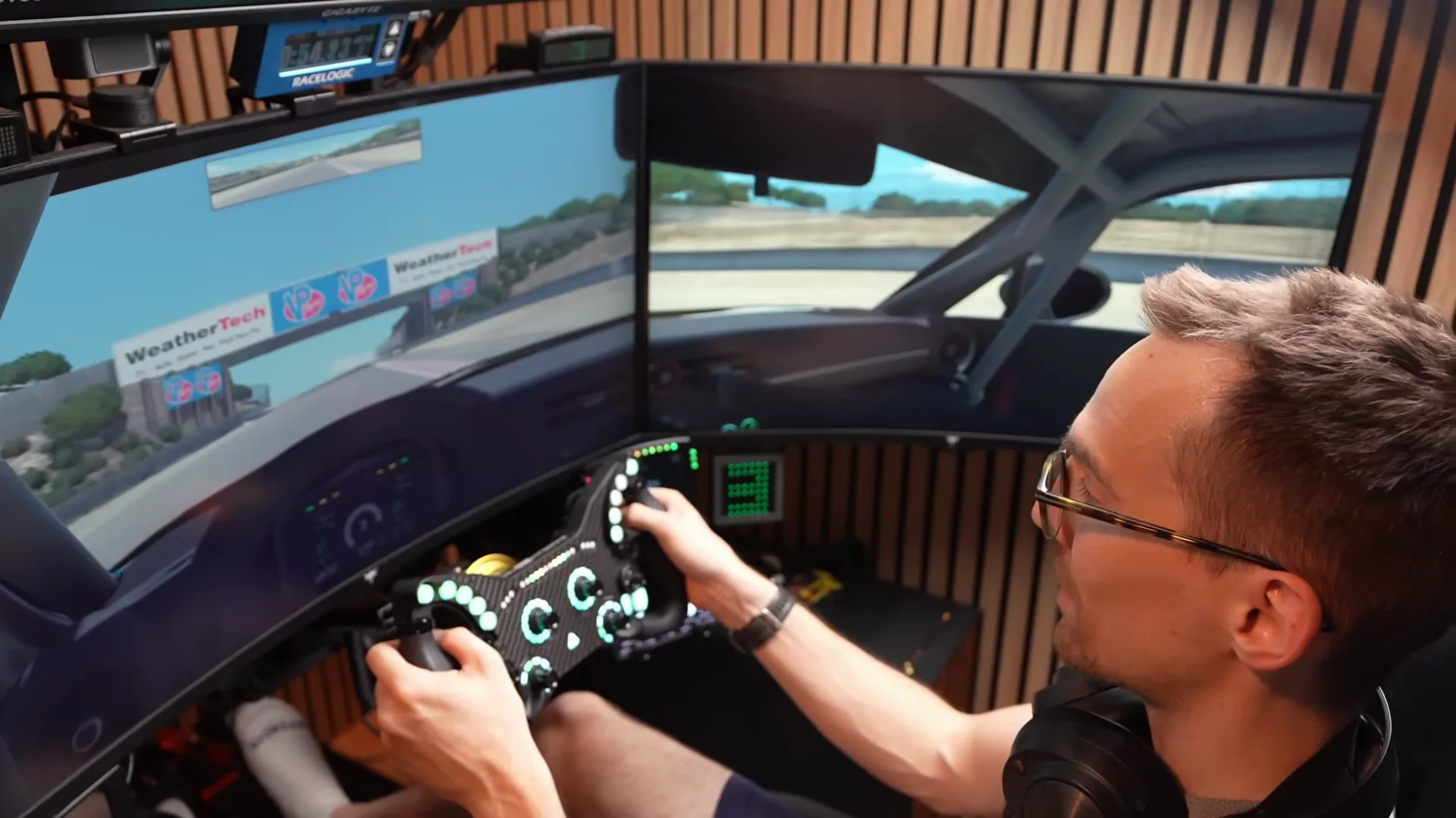Toujours la GR86 à Laguna Seca. Changer de volant et n'avoir rien d'autre à faire, c'est ce que je cherchais en montant ce setup.