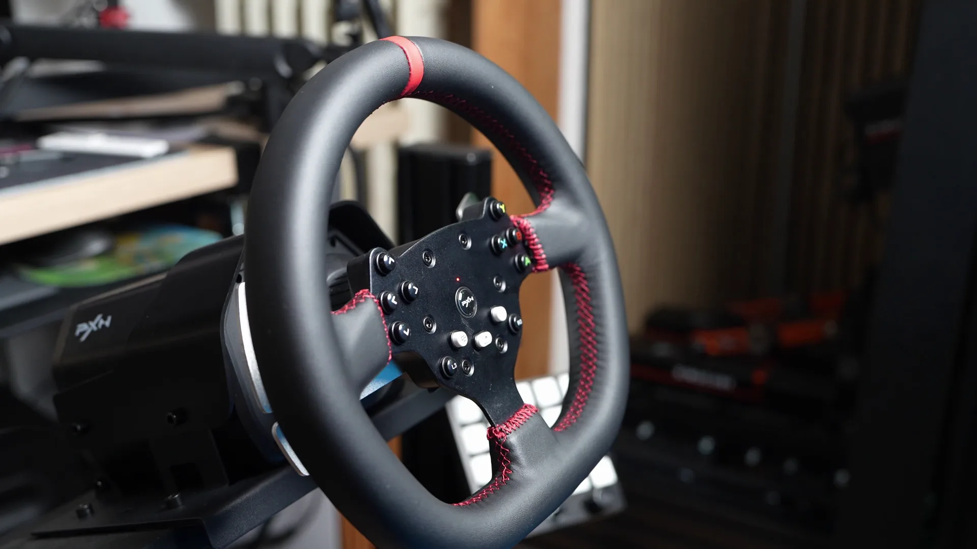 Le volant fait jouet, la base sature vite et rien ne peut vraiment évoluer. En l'état, je ne vous recommande pas ce V10 Ultra.