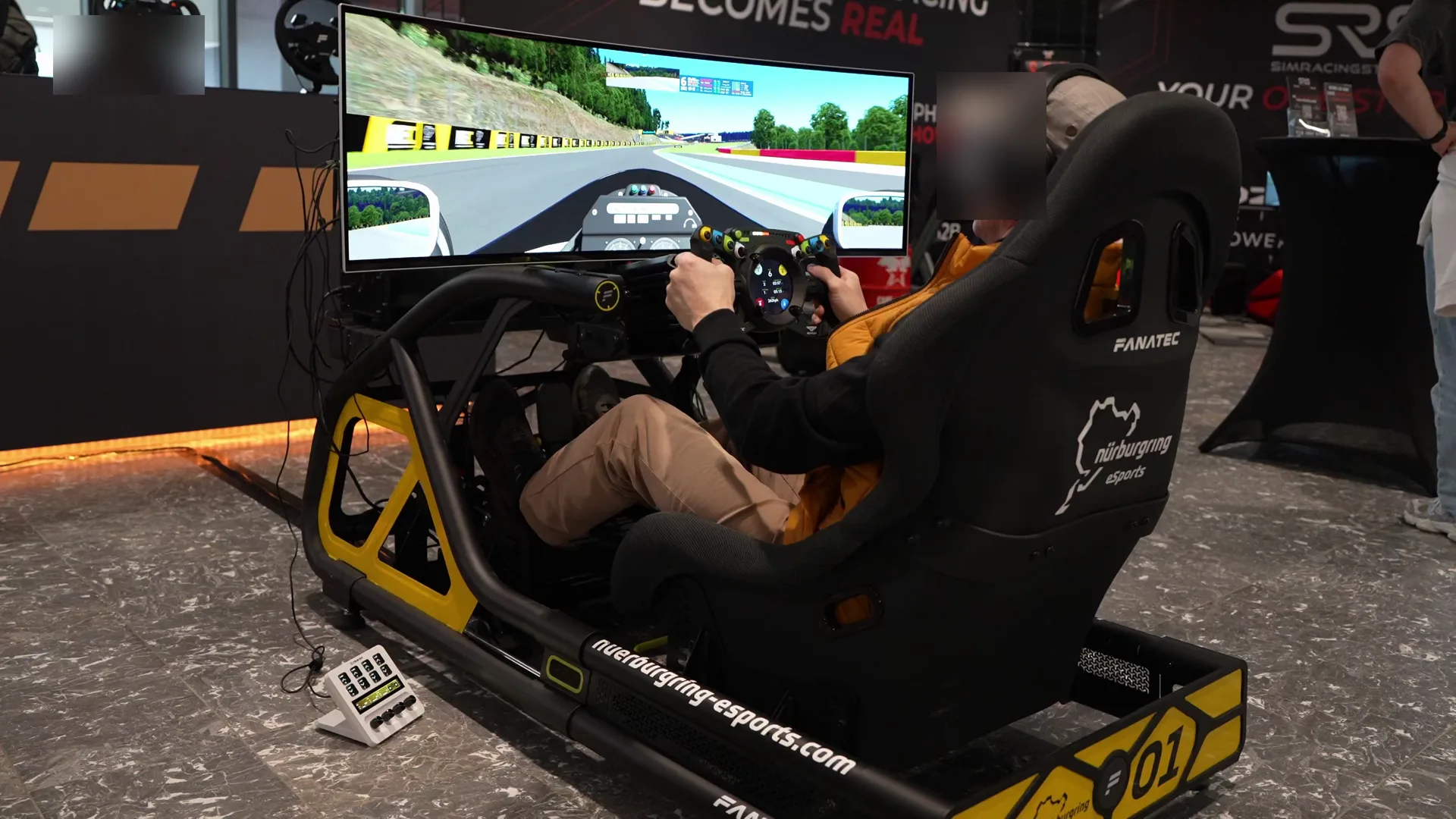 Spa à l'écran, sur un des simulateurs du stand Fanatec. C'est sur ce circuit que j'ai passé le plus de temps.