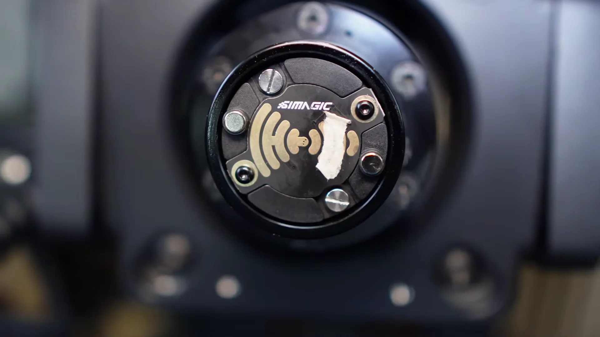 Le fameux bout de scotch : c'est lui qui fait passer mes volants Neo du CAN à l'USB. Ça marche, mais on sent que ce n'est pas terminé.
